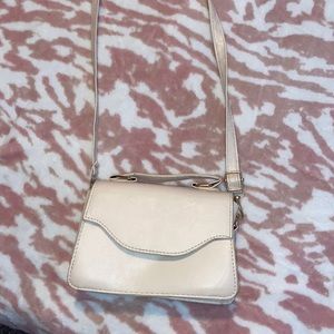 Nude bag with strap